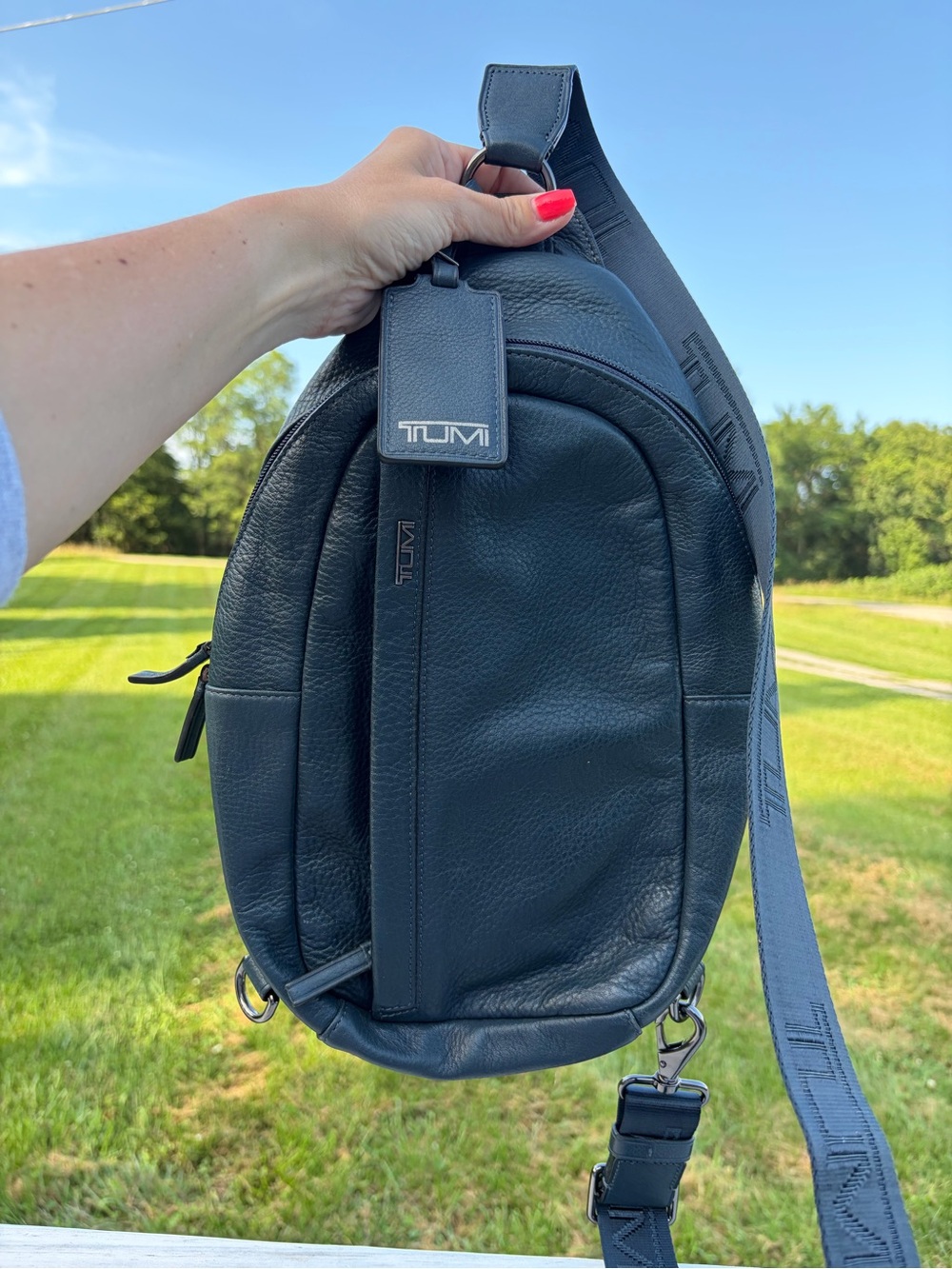 TUMI/68618NVY Centro Murano Sling Bag Shoulder Bag Navy Blue